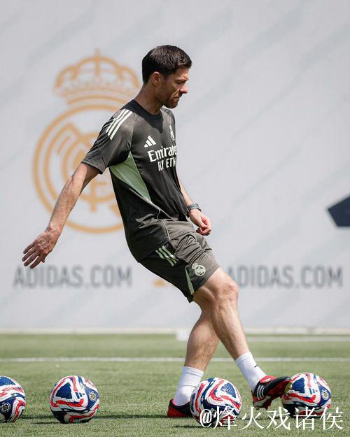 哈曼:皇马困境源于主帅权威削弱,与阿隆索无关 哈曼:皇马困境源于主帅权威削弱,与阿隆索无关